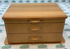 2004 Swift group chest of drawers